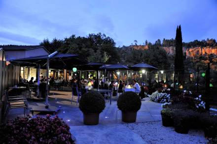 Hostellerie Les Gorges de Pennafort · Hôtel Restaurant Var (83) · Terrasse de nuit